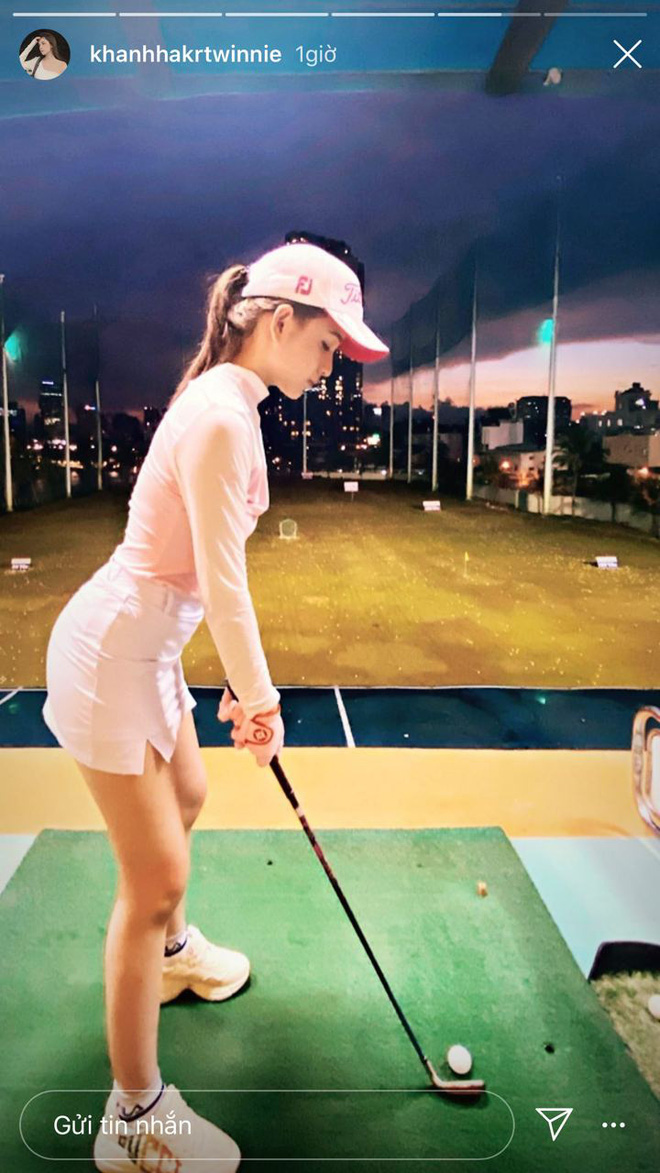 Cộng đồng mạng - Check-in ở sân golf, bạn gái thiếu gia Phan Hoàng khoe body đẹp hút hồn, độ sang chảnh khó ai bì kịp (Hình 2).
