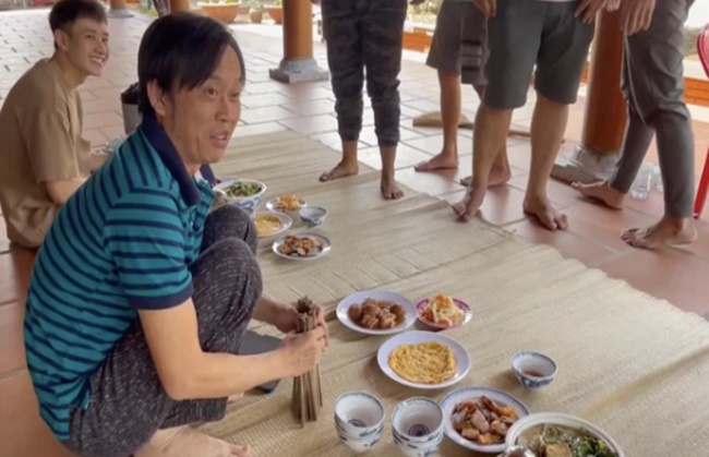Cộng đồng mạng - Xuất hiện trong vlog 'ăn cơm ké' nhà danh hài Hoài Linh, trai đẹp lọt 'tầm ngắm' của dân mạng