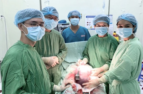 Sức khoẻ - Làm đẹp - Tin tức đời sống ngày 8/4: Mổ lấy thai kết hợp cắt u nang buồng trứng 'khủng'