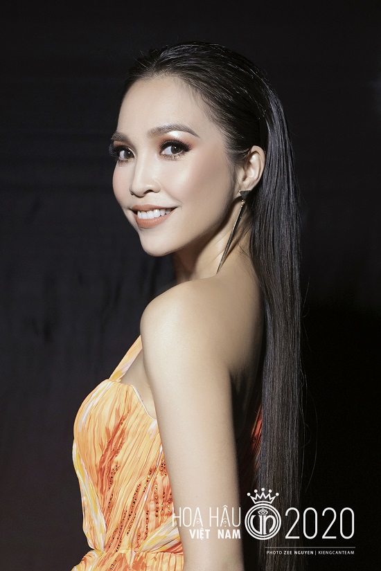 Tin tức giải trí - Hiền Thục tái xuất với nhan sắc 'không tuổi', khoe đường cong quyến rũ tại bán kết Hoa hậu Việt Nam 2020 (Hình 5).