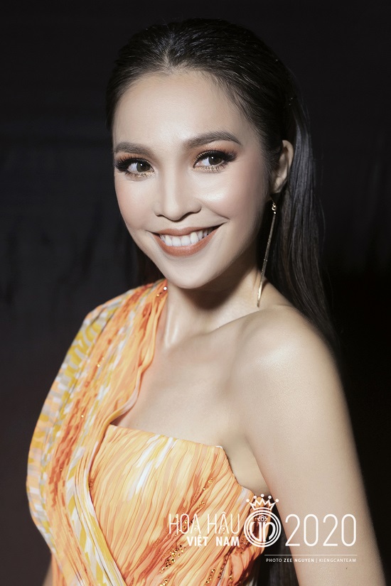 Tin tức giải trí - Hiền Thục tái xuất với nhan sắc 'không tuổi', khoe đường cong quyến rũ tại bán kết Hoa hậu Việt Nam 2020 (Hình 6).