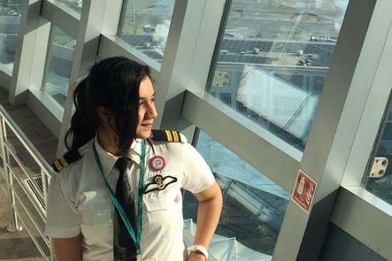 Tin thế giới - Ngoại hình xinh đẹp của nữ phi công trẻ nhất Ấn Độ, từng có bằng lái năm 16 tuổi 