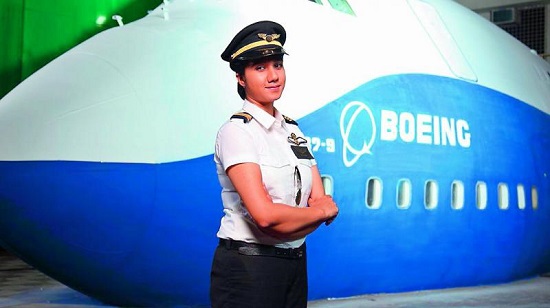 Tin thế giới - Ngoại hình xinh đẹp của nữ phi công trẻ nhất Ấn Độ, từng có bằng lái năm 16 tuổi (Hình 2).