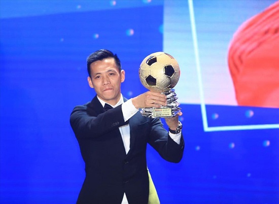 Bóng đá - Văn Quyết nhận danh hiệu Vận động viên xuất sắc nhất Việt Nam năm 2020