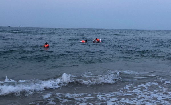 Tin trong nước - Quảng Trị: Tìm thấy thi thể nam sinh 16 tuổi bị sóng cuốn mất tích khi ra biển tắm cùng bạn