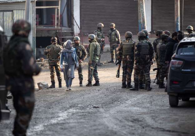Tin thế giới - Quân nổi dậy Kashmir tấn công nhằm vào quân đội Ấn Độ, 2 binh lính tử vong