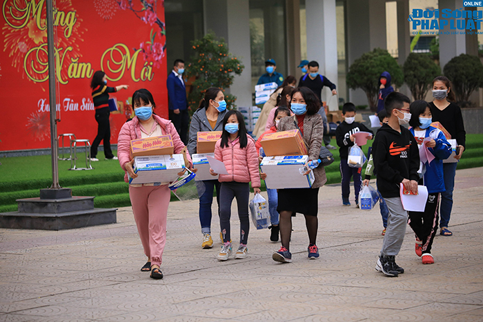 Giáo dục pháp luật - Kết thúc cách ly, 42 học sinh trường Xuân Phương vui mừng về nhà ngày mùng 3 Tết (Hình 4).