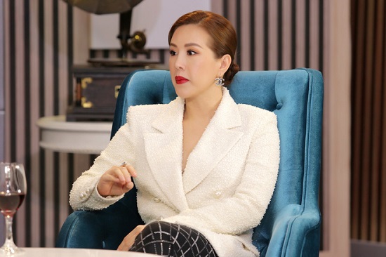 Tin tức giải trí - Hoa hậu Thu Hoài hé lộ doanh thu 10 tỷ đồng/tháng, lên tiếng về thông tin có 4 đời chồng (Hình 3).