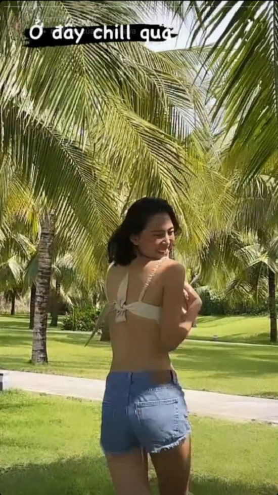 Tin tức giải trí - Hoa hậu Tiểu Vy phô diễn body nóng bỏng, khoe nụ cười rạng rỡ tại khu nghỉ dưỡng