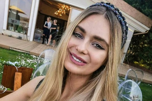 Cộng đồng mạng - Cựu nữ hoàng sắc đẹp bị bệnh viện sa thải vì 'quá xinh đẹp'