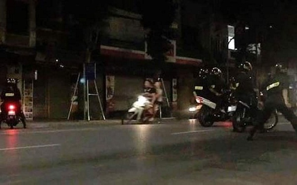 An ninh - Hình sự - Hà Nội: CSCĐ bắt nhóm học sinh đua xe máy trong đêm náo loạn đường phố