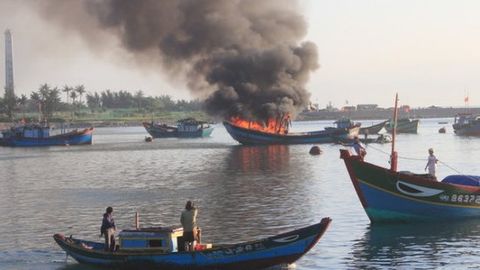 Quảng Ngãi: 2 ngư dân tử vong sau sự cố nổ bình gas trên tàu cá - Ảnh 1