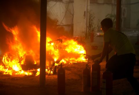 Cháy lớn tại ĐHQG Hà Nội, 4 xe máy trơ khung - Ảnh 1