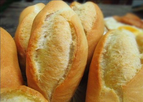 Cách nhận biệt bánh mì chứa chất phụ gia gây ung thư - Ảnh 1