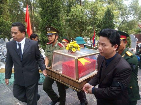 Xúc động lễ đón 19 hài cốt liệt sỹ hy sinh tại Lào về với đất mẹ - Ảnh 4
