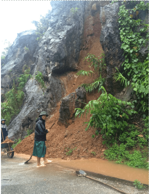 Nhiều cây cầu ở Miền Trung bị trôi sập sau mưa lũ - Ảnh 4