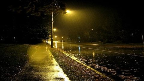 Dự báo thời tiết ngày mai 1/5: Bắc Bộ mưa về đêm - Ảnh 1