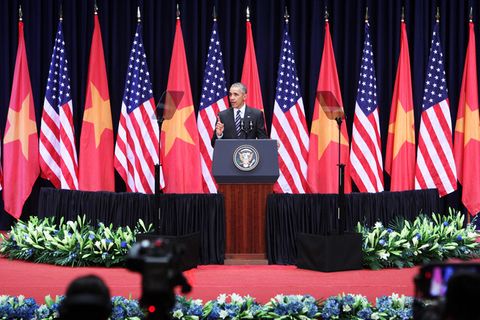 Tổng thống Obama bắt đầu bài phát biểu bằng bài thơ "Nam quốc sơn hà" - Ảnh 2