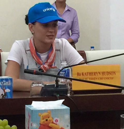 Katy Perry bí mật đến Việt Nam làm từ thiện  - Ảnh 2