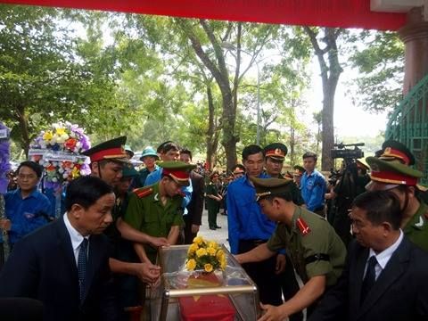 Xúc động lễ đón 19 hài cốt liệt sỹ hy sinh tại Lào về với đất mẹ - Ảnh 1