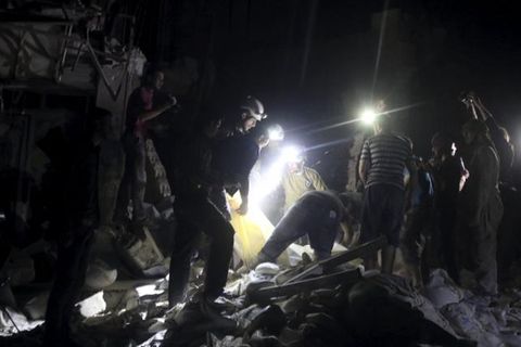 Bệnh viện ở Syria bị không kích, 27 người thiệt mạng - Ảnh 1