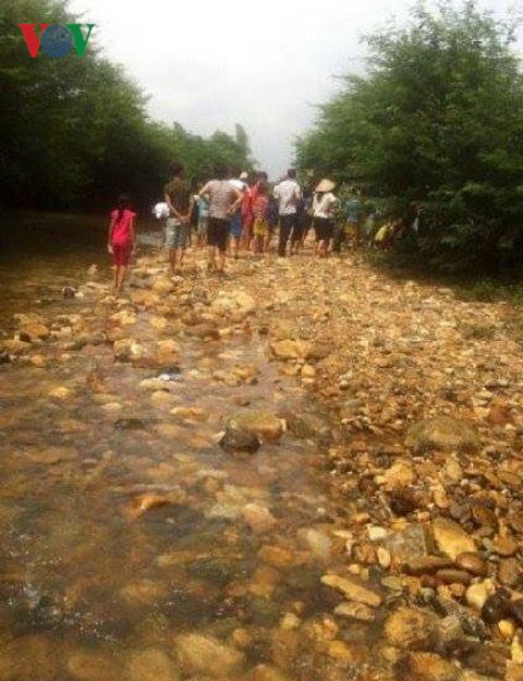 2 học sinh Lạng Sơn bị nước lũ cuốn trôi - Ảnh 1