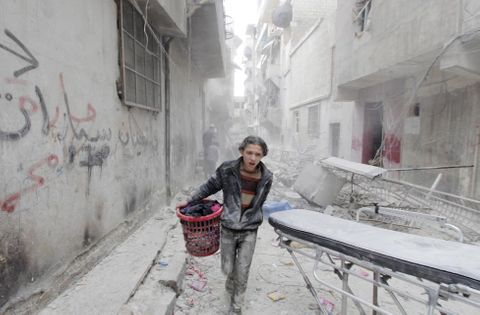 Bất chấp lệnh ngừng bắn, không kích tại Syria làm 28 người thiệt mạng - Ảnh 1