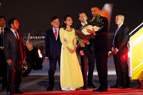 Chân dung cô gái tặng hoa Tổng thống Obama - Ảnh 1