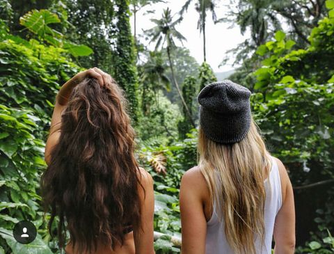 Hai cô gái xinh đẹp mở màn trào lưu "đi du lịch cùng bạn gái thân" khắp thế giới - Ảnh 5