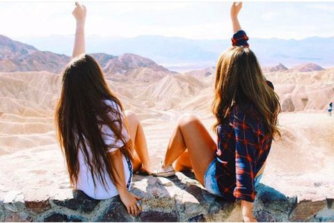 Hai cô gái xinh đẹp mở màn trào lưu "đi du lịch cùng bạn gái thân" khắp thế giới - Ảnh 10