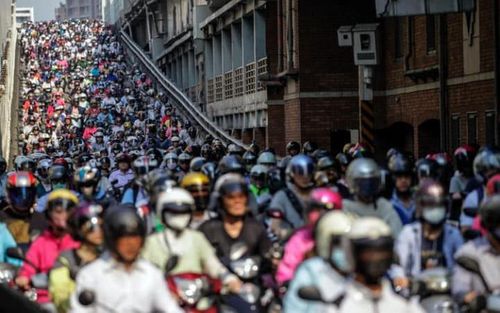 24h qua ảnh: Bức ảnh đáng sợ về giao thông bằng xe máy ở Đài Loan - Ảnh 4