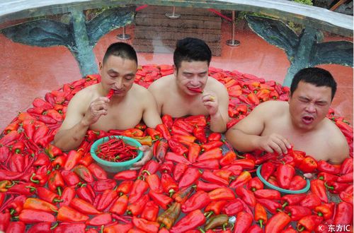 24h qua ảnh: Thí sinh nhăn mặt thi ăn ớt ở Trung Quốc - Ảnh 4
