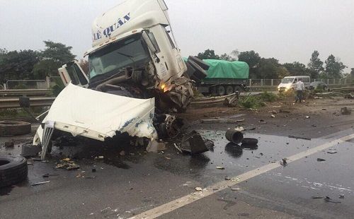 Tai nạn trên cao tốc Hà Nội - Thái Nguyên, 5 công nhân bị thương - Ảnh 1
