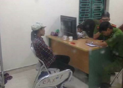 Bắc Ninh: Bị nghi ngờ là bắt cóc vì đưa trẻ lạc về UBND xã - Ảnh 1