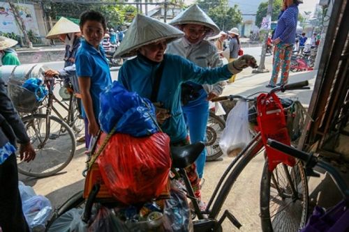 Ấm lòng phiên chợ Tết… không đồng cho người nghèo tại Hà Nội - Ảnh 3