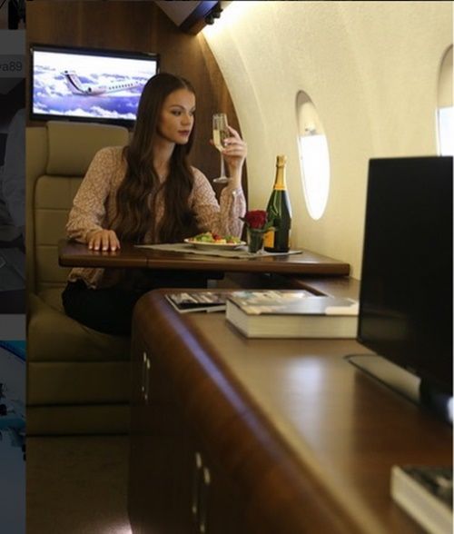Sự thật đằng sau lối sống sang chảnh với du thuyền, máy bay riêng trên Instagram - Ảnh 3