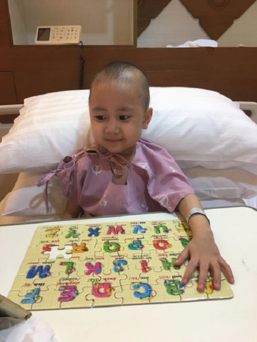 Nhật ký đẫm nước mắt của người mẹ trẻ cùng con chiến đấu với ung thư - Ảnh 2