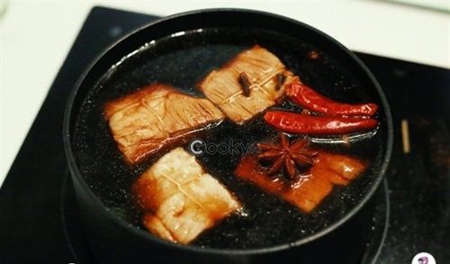Vào bếp làm món thịt kho Đông Pha huyền thoại của Trung Quốc - Ảnh 7