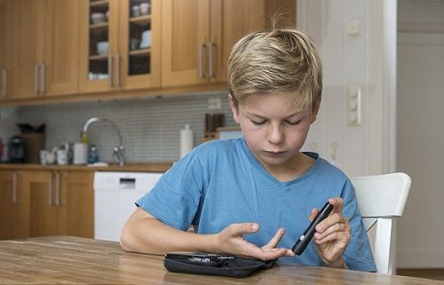 Trẻ em xem tivi quá 3 giờ/ngày sẽ có nguy cơ mắc tiểu đường tuýp 2 - Ảnh 2