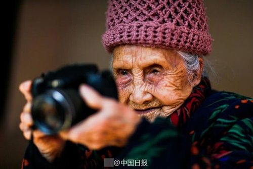 Gặp gỡ nhiếp ảnh gia 105 tuổi vẫn say mê chụp ảnh - Ảnh 1