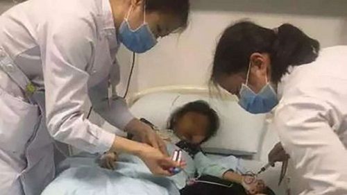 10 cháu bé nhập viện vì bị giáo viên mầm non cho ăn cơm trộn thuốc an thần - Ảnh 1
