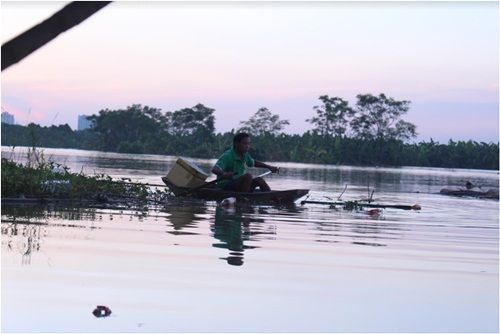 "Xóm phao" cách Hồ Gươm 1km: Nơi tiềm ẩn nguy cơ bùng phát dịch sốt xuất huyết - Ảnh 4