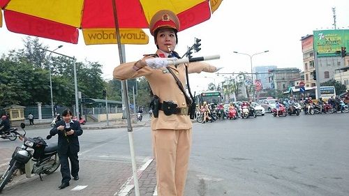 Hà Nội ra quân đảm bảo trật tự an toàn giao thông đầu năm 2017 - Ảnh 1