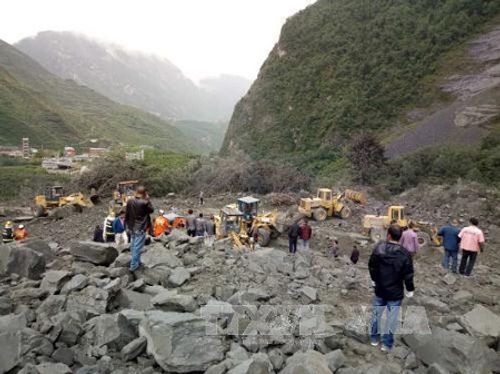 Sạt lở núi cao 3000m ở Trung Quốc, hơn 140 người bị chôn vùi - Ảnh 1
