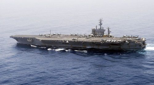 Hải quân Mỹ lại bắn cảnh cáo tàu Iran  - Ảnh 1