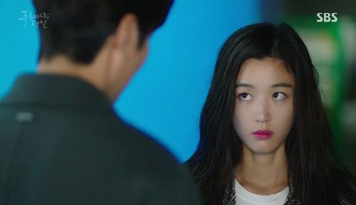 Huyền thoại biển xanh tập 4: Gái xinh thân mật Lee Min Ho, Jun Ji Hyun điên tiết - Ảnh 1