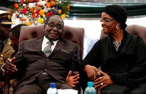 Tổng thống Zimbabwe bị quân đội giam lỏng tại nhà riêng - Ảnh 1
