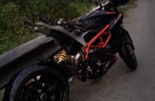 Johnny Trí Nguyễn gặp tai nạn, xe Ducati 400 triệu vỡ nát - Ảnh 1