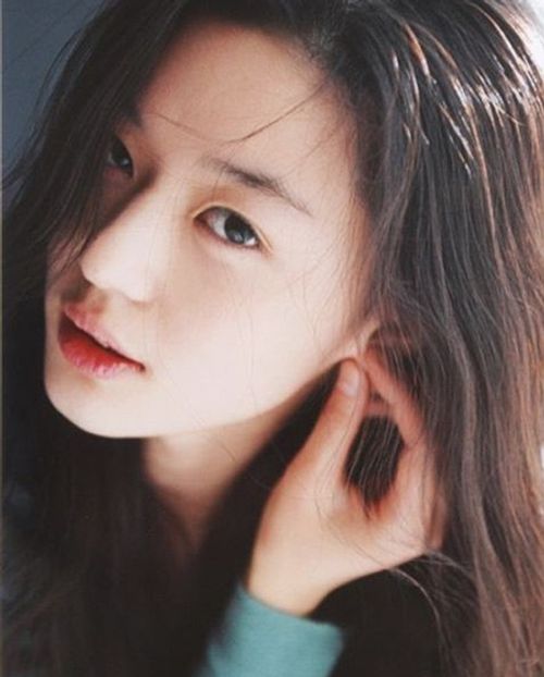 Fan choáng váng với ảnh mặt mộc của Jun Ji Hyun 13 năm trước - Ảnh 1