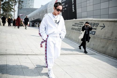Sơn Tùng M-TP diện cây hàng hiệu, tết tóc cực ngầu dự Seoul Fashion Week - Ảnh 2
